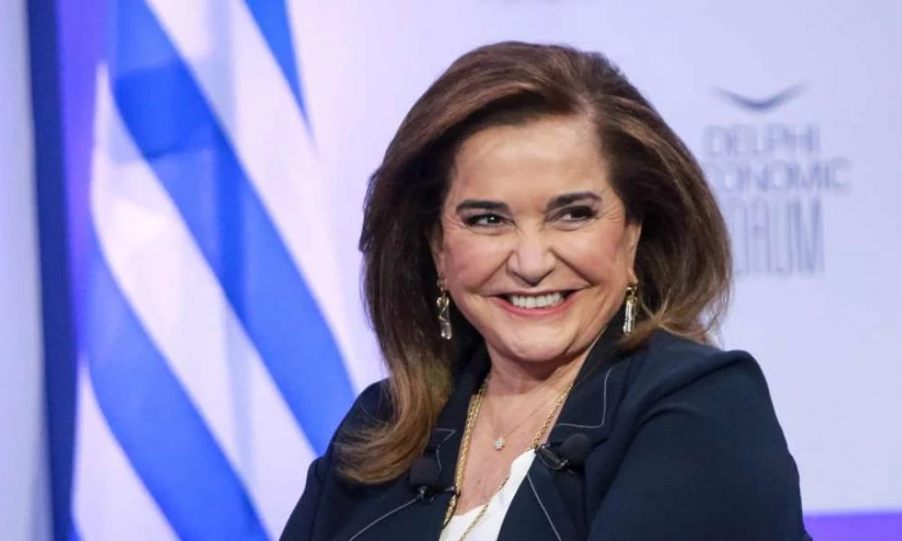 Ντόρα Μπακογιάννη: "Καταιγισμός" ευχών και συμπαράστασης στη μάχη της με τον καρκίνο